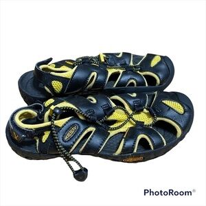 Keen Yellow Black Sandals Sz 4 Kids Youth Outdoors Caged Closed Toe